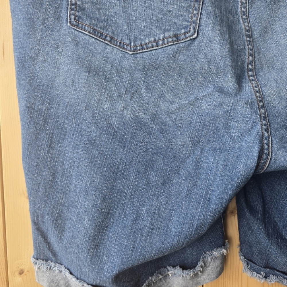 Torrid Boyfriend Bermuda Vintage Stretch Denim Short Distressed Womens Size 26 - Picture 9 of 12